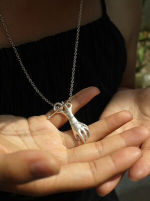 FAIRY HAND toggle clasp necklace